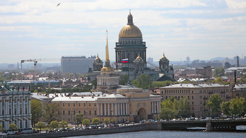 Москва и Петербург возглавили список российских городов по числу бронирований в июне