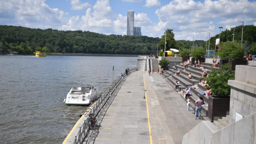В столице начались работы по очистке и углублению дна акватории Москвы-реки