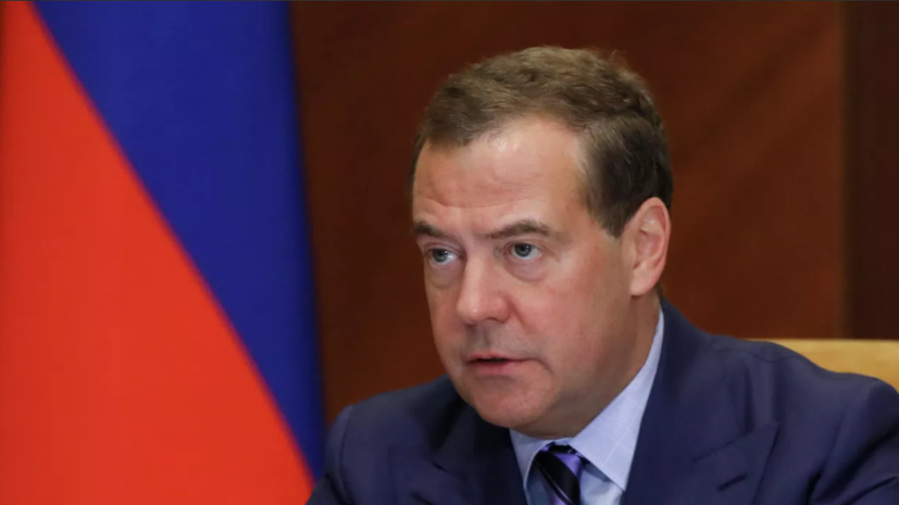 Медведев назвал ситуацию вокруг Джонсона итогом «британской наглости и бездарной политики»