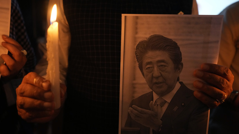 Посольство Японии анонсировало открытие книги соболезнований на фоне гибели экс-премьера