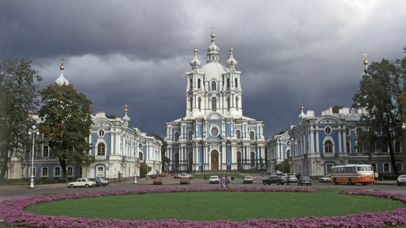 В Петербурге реконструкцию Смольного собора и сада завершат в 2022 году