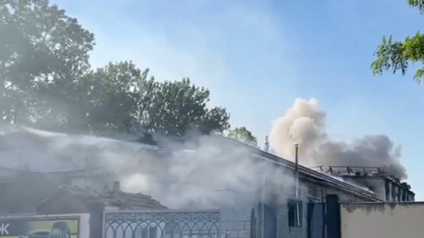 Склады селитры горят в Новой Каховке после удара ВСУ