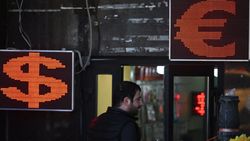 Аналитик Джиоев высказался о динамике курсов евро и доллара