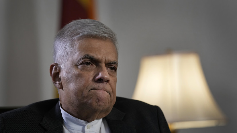 Премьер Шри-Ланки ввёл комендантский час