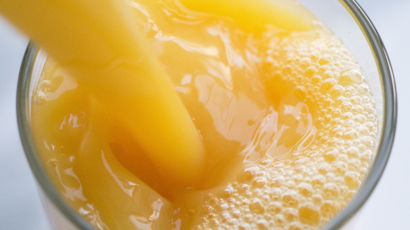 Врач Алексеева рассказала о пользе соков во время авиаперелёта