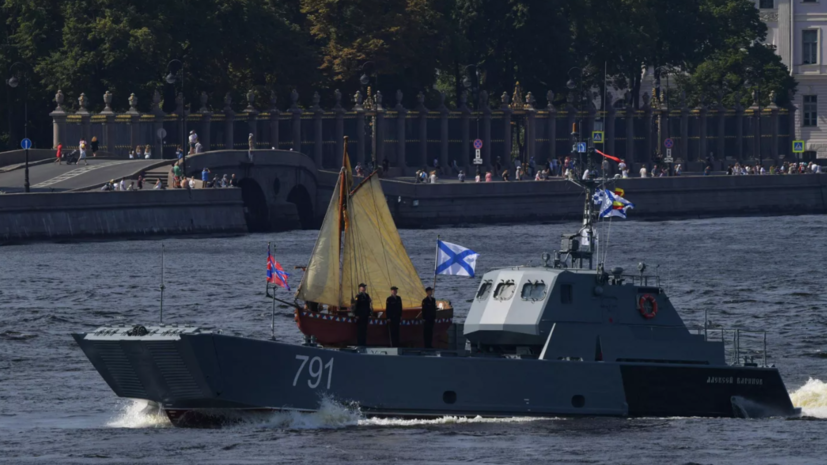 В Петербурге прошла первая репетиция воздушной части парада ко Дню ВМФ России