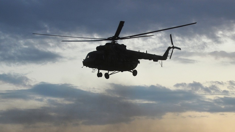 ТАСС: экипаж совершившего жёсткую посадку под Гатчиной вертолёта госпитализировали