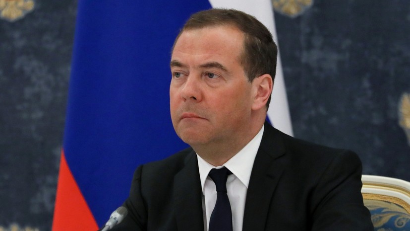 Медведев: поставляемое Киеву американское оружие уже расползается по миру под «крышей» США
