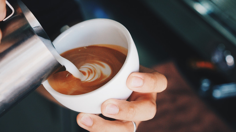 Диетолог Соломатина назвала латте калорийной разновидностью кофе