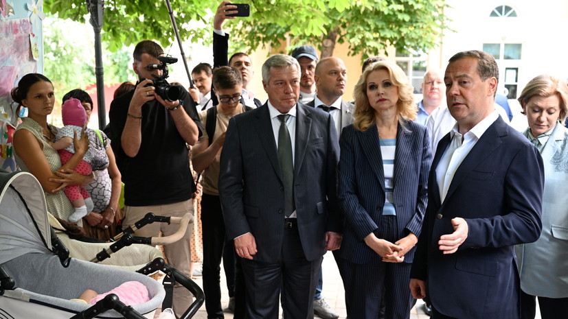 Медведев пообещал продлить сроки пребывания беженцев из Донбасса в России при необходимости