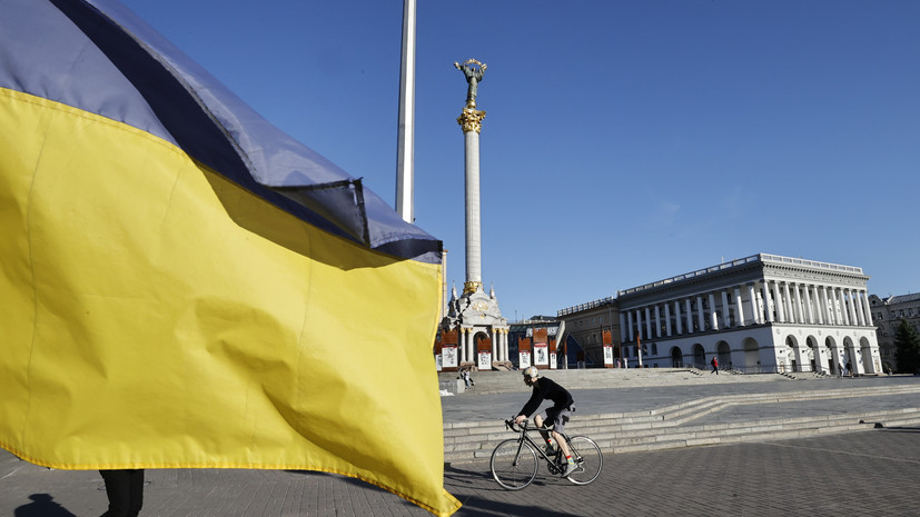 Украинцы проголосовали за отказ от герба СССР на монументе «Родина-мать»