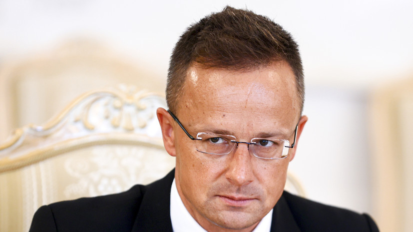 Глава МИД Венгрии Сийярто выступил против деления мира на политические блоки