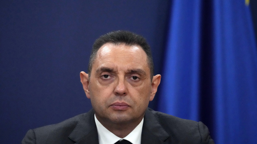 Иностранная спецслужба планирует начать травлю главы МВД Сербии из-за отношений с Россией