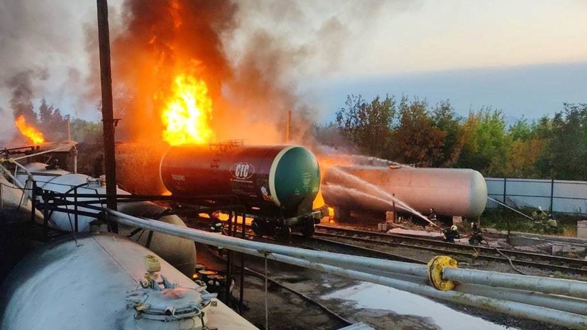 В МЧС ДНР сообщили о локализации пожара на нефтебазе в Донецке