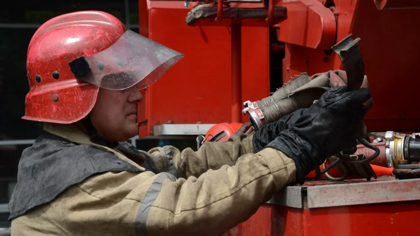 Спасатели локализовали пожар в горящем в Ярославле ТЦ «Лотос»