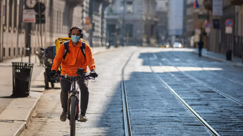 Исследование: в России снизился спрос на курьеров