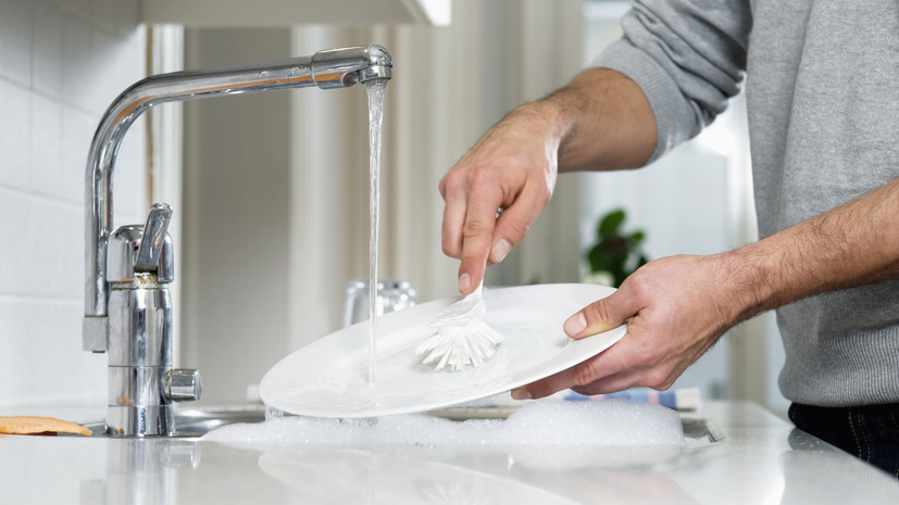 Терапевт Сухова перечислила передающиеся через посуду инфекционные заболевания