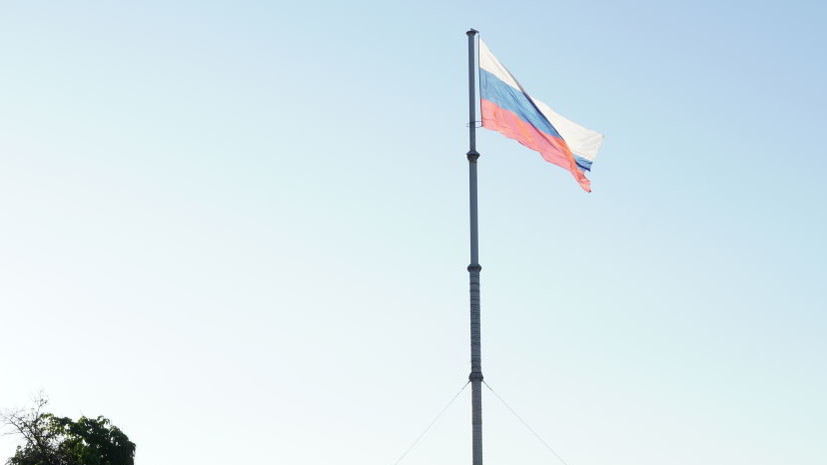 Над телевизионным центром в Днепрорудном в Запорожской области установили российский флаг