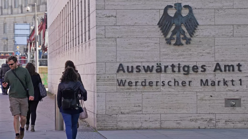 Россия направила ФРГ ноту протеста из-за осквернения советского мемориала в Вернойхене