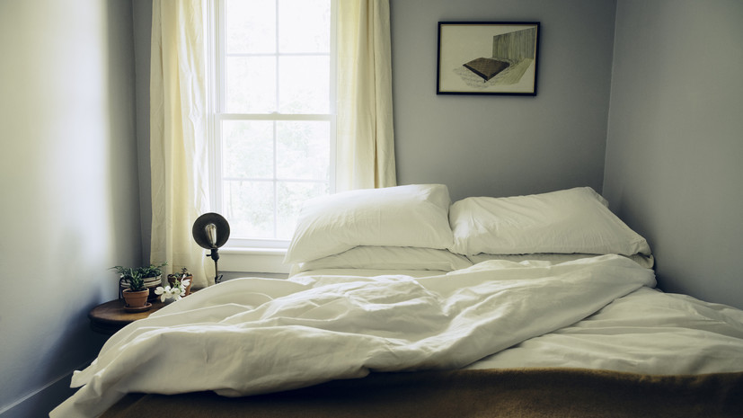 Невролог Толмачёва посоветовала заменить подушку при утренней головной боли