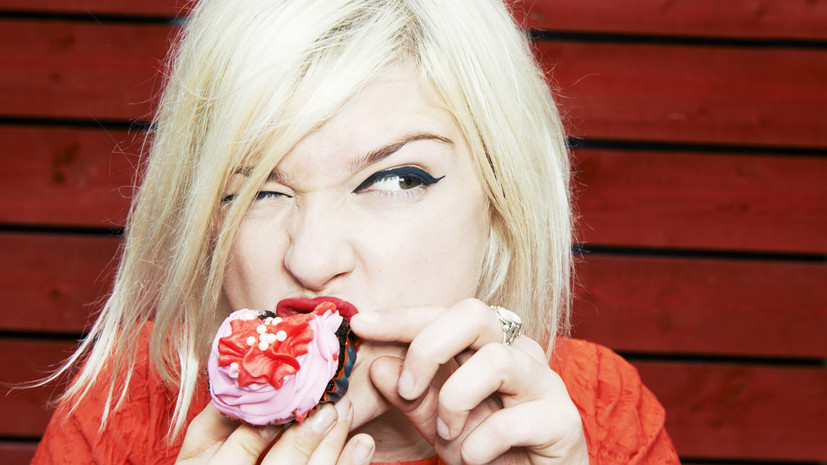 Диетолог Русакова посоветовала обратиться к психотерапевту для борьбы с тягой к сладкому