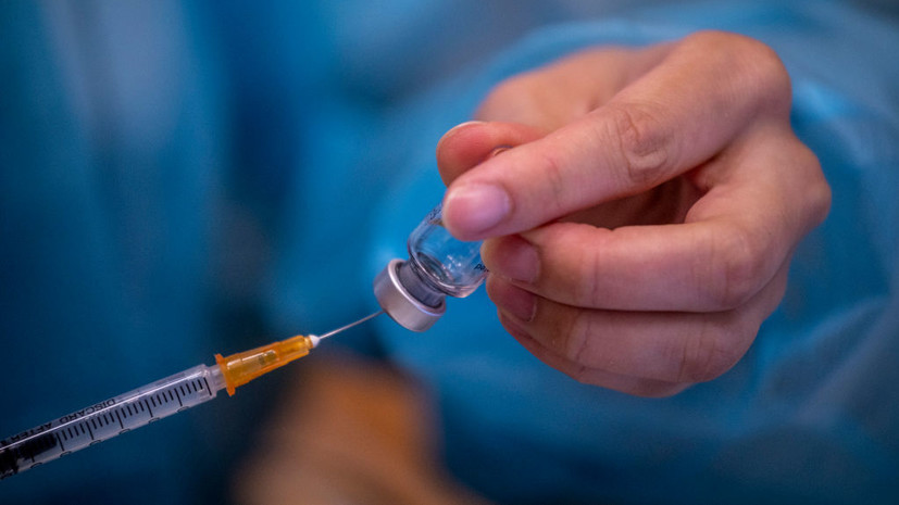 Врач Конев посоветовал сделать прививку от гриппа людям из групп риска