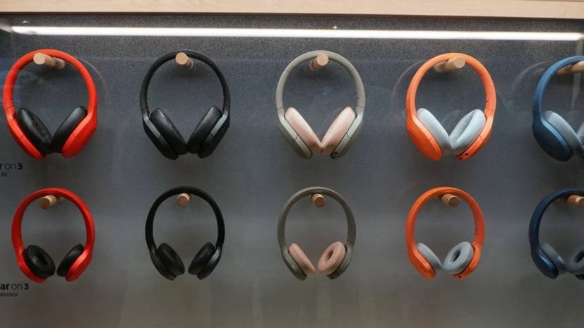 В Минпромторге прокомментировали ситуацию с наличием премиум-наушников в российских магазинах