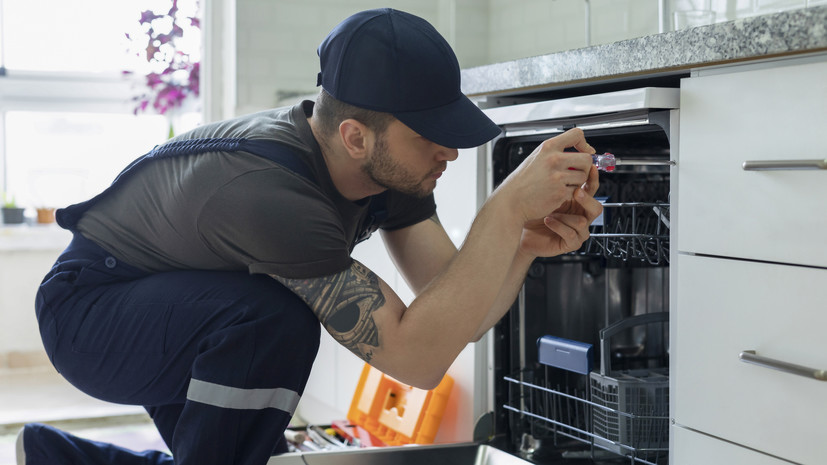 Аналитики отметили рост спроса на специалистов по ремонту техники в России