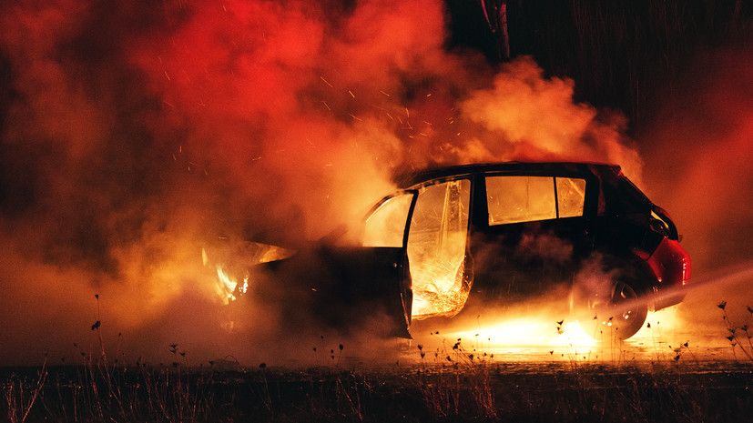 Под Вологдой грузовик врезался в семь автомобилей, которые впоследствии загорелись