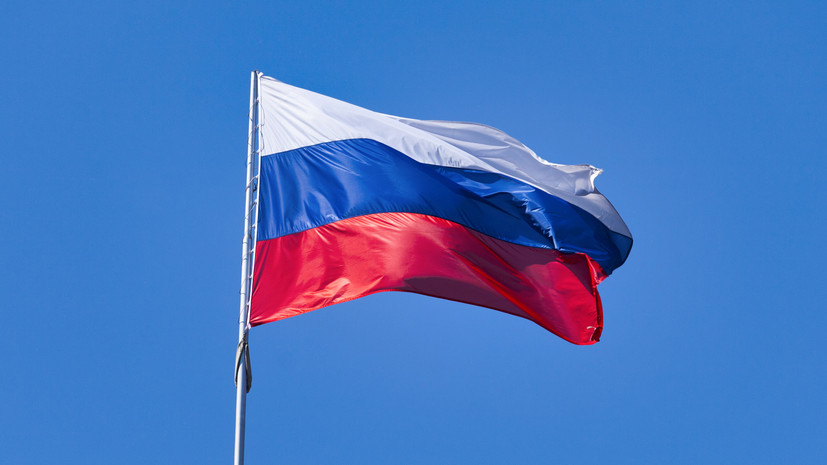 В Волчанске Харьковской области в День флага России подняли большой триколор