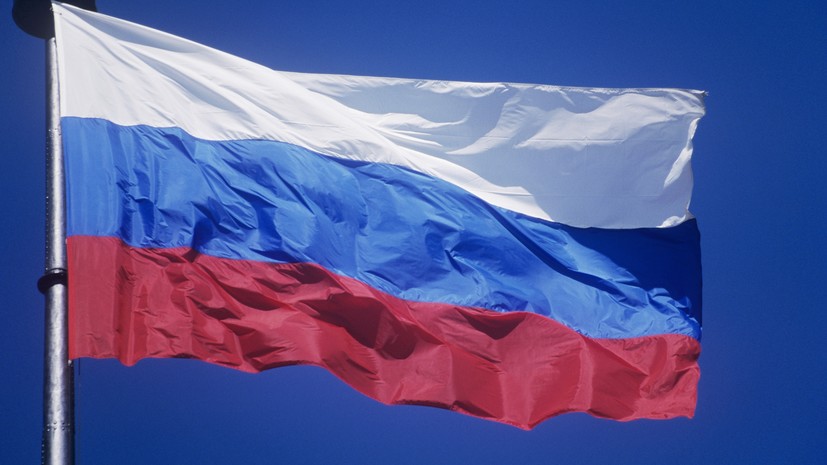 Историк Кнутов: флаг России — символ независимости, свободы и многонационального единства