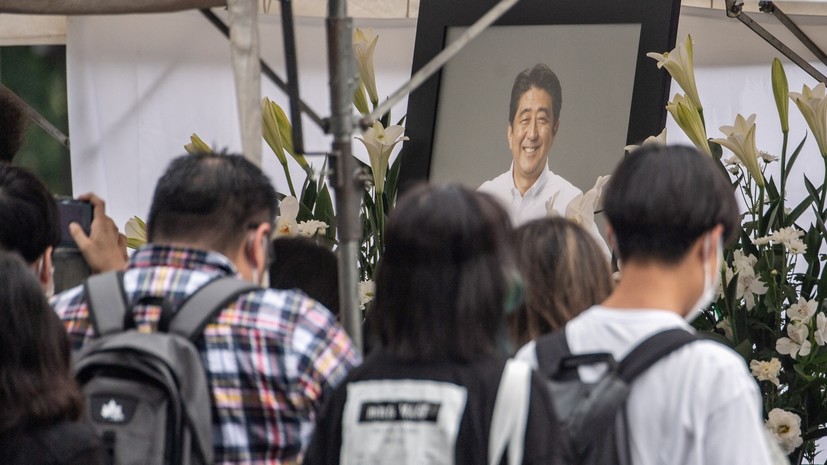 Власти Японии одобрили выделение $1,82 млн на государственные похороны экс-премьера Абэ