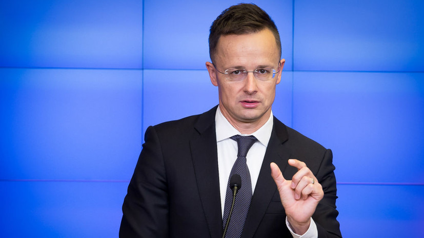 Глава МИД Венгрии высказался против запрета на выдачу виз для россиян