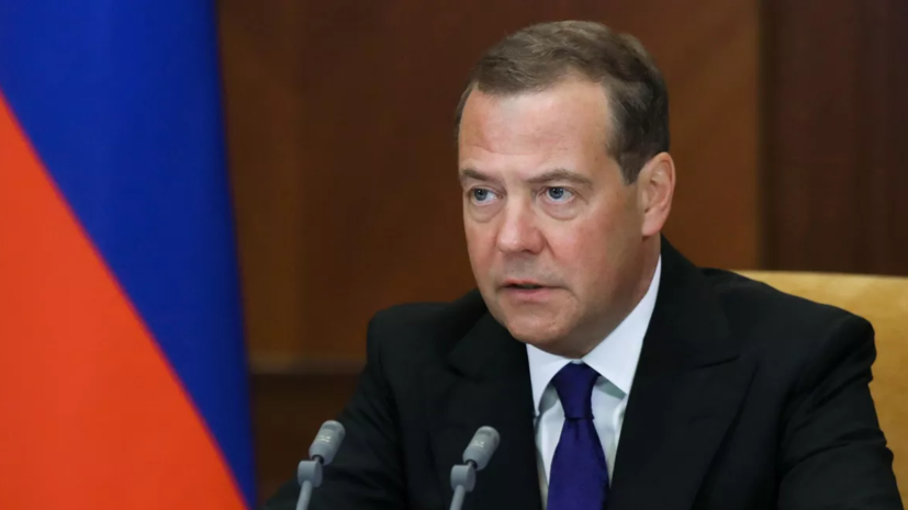 Медведев предложил еврочиновникам не медлить с решением по визам для россиян