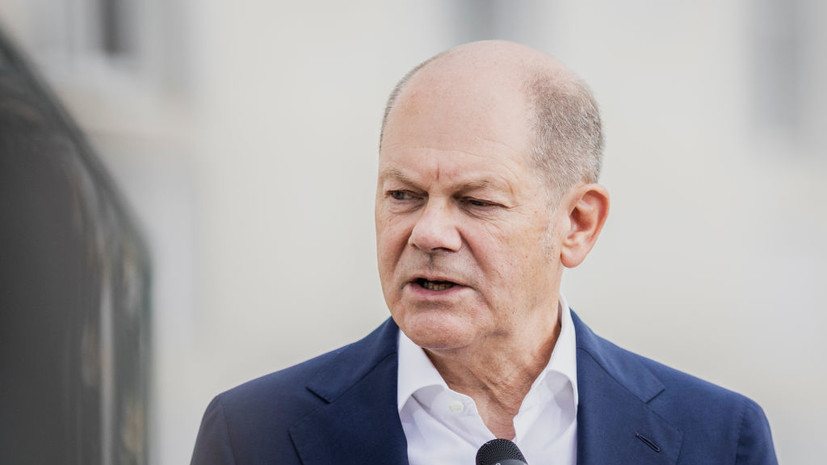 Политолог Бальбек назвал «выстрелом себе в ногу» санкционное давление Запада на Россию