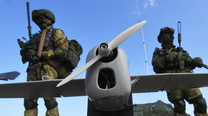 Военнослужащие у беспилотного летательного аппарата «Орлан». Архивное фото