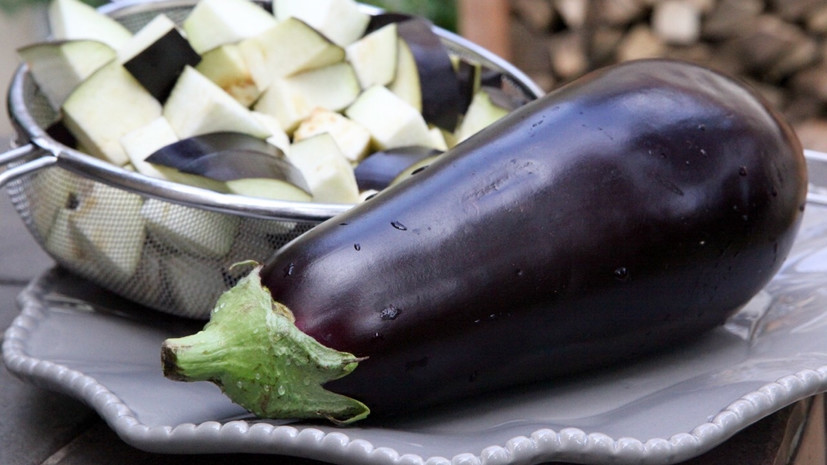 Диетолог Соломатина рассказала о полезных свойствах баклажанов
