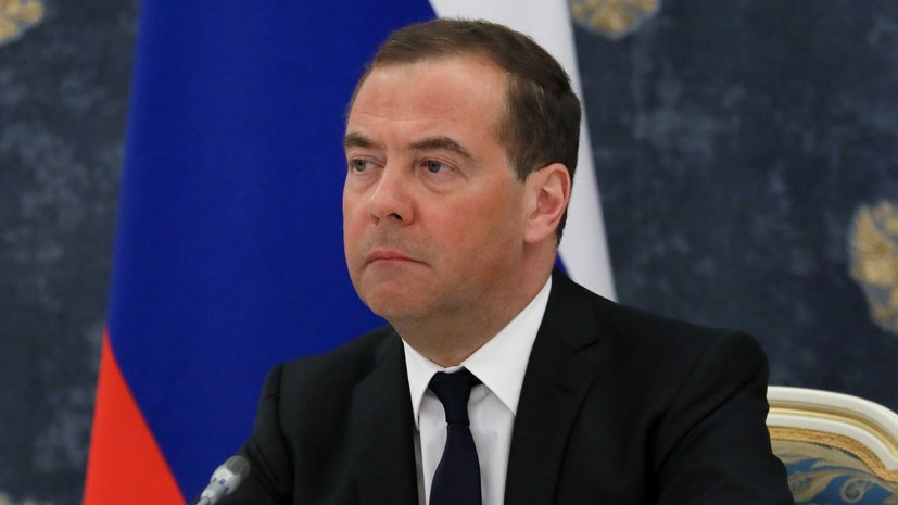 Медведев прокомментировал слова Шольца о проблемах с поставками газа