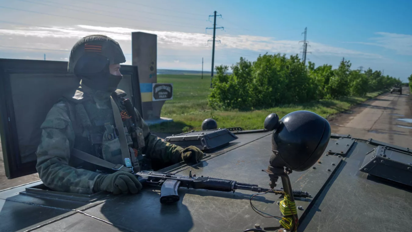 Росгвардия обнаружила тайники с оружием при разборе завалов в ЛНР