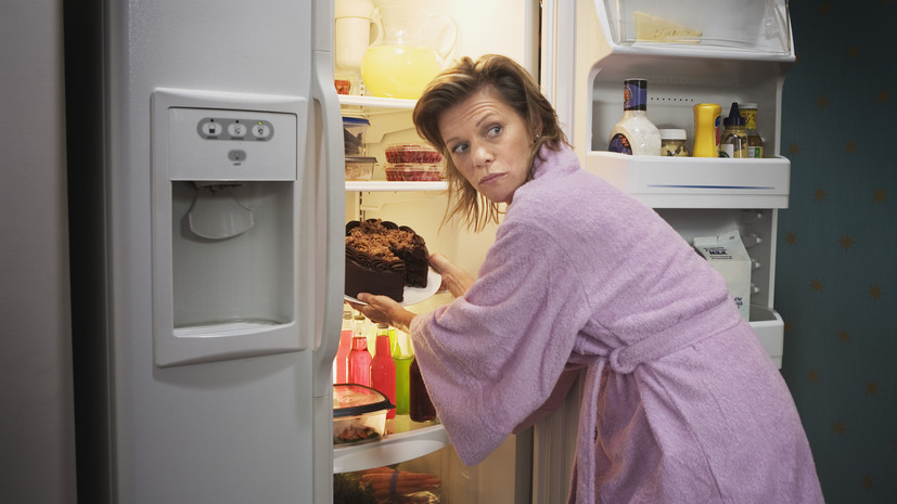 Диетолог Лазуренко заявила, что сладости по вечерам мешают вырабатывать гормоны для качественного сна