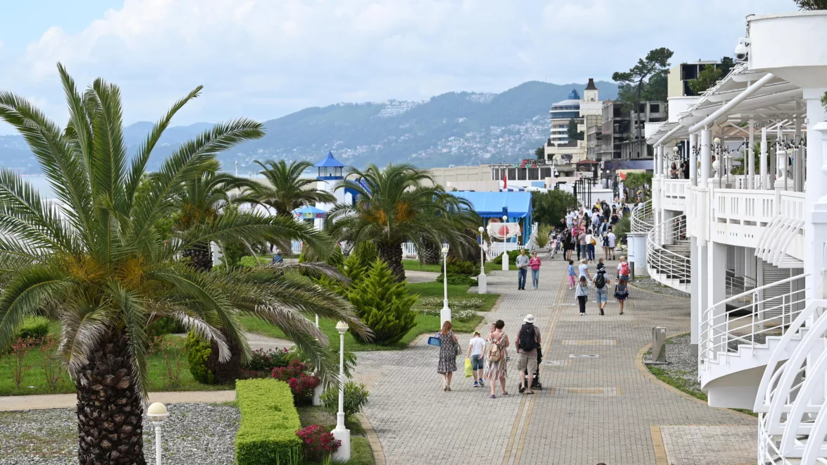 Сочи и Москва стали популярными городами для отдыха у россиян с детьми в сентябре