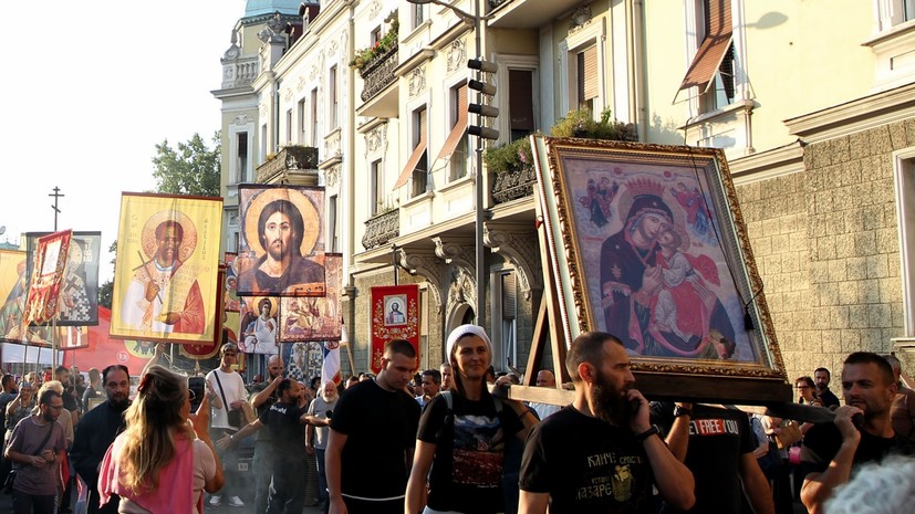 Многотысячное шествие в защиту традиционных ценностей проходит в Белграде