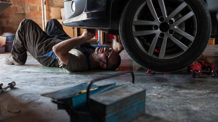 Автоэксперт Солдунов посоветовал обрабатывать днище машины для защиты от дорожных реагентов