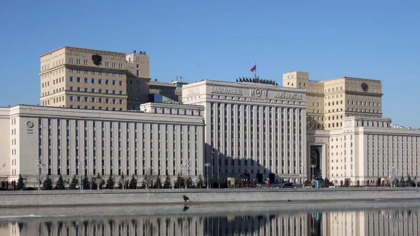 Минобороны показало видео боя российского БТР-82А с американским М113 на Украине