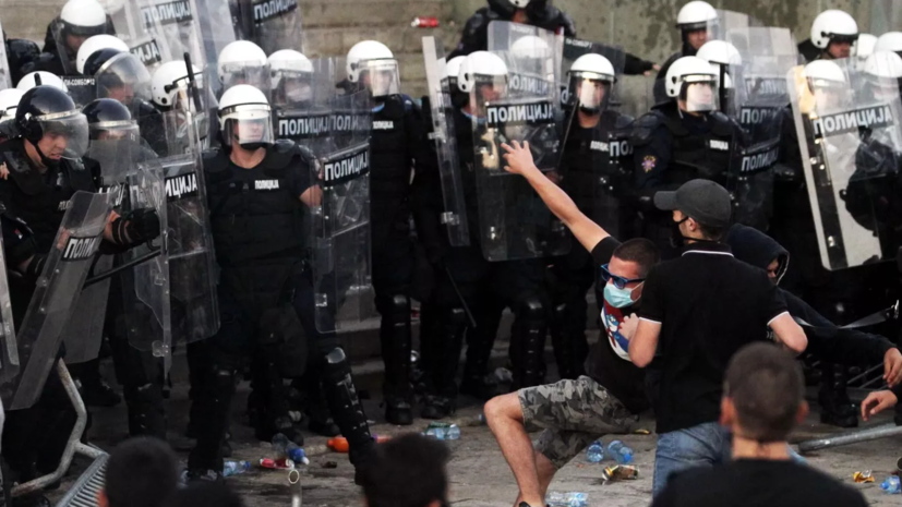 Полиция в Белграде задержала более 60 человек в ходе ЛГБТ-шествия