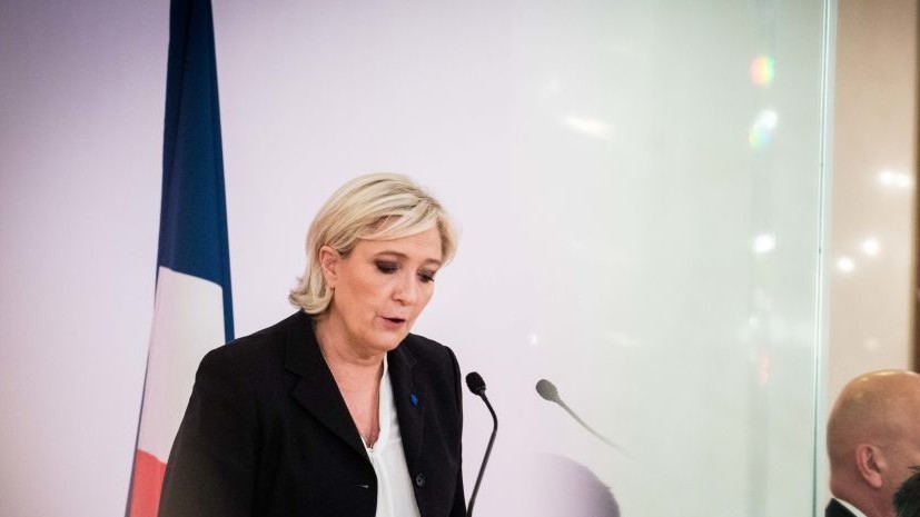 Ле Пен назвала присоединение Франции к антироссийским санкциям геополитической ошибкой