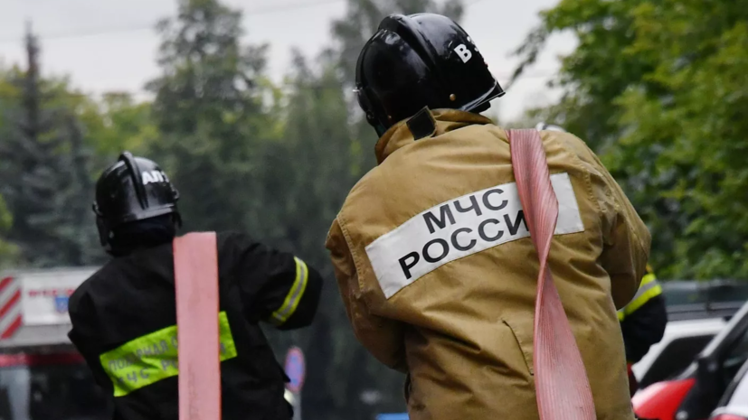 В Ижевске горит производственный корпус лакокрасочных материалов