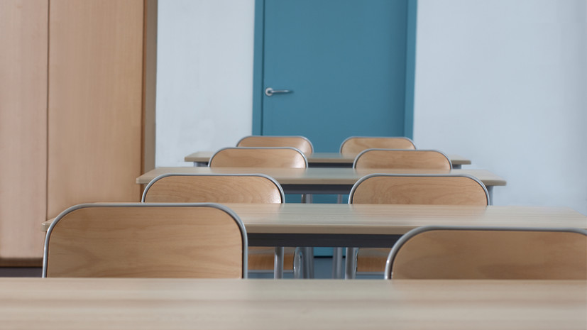 В школах и колледжах ЛНР объявили каникулы на время голосования о присоединении к России