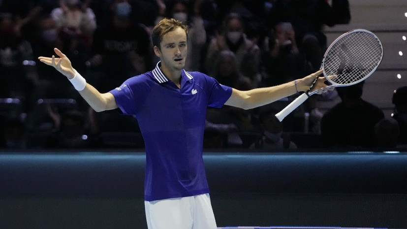 Медведев не смог пробиться в 1/4 финала теннисного турнира в Меце
