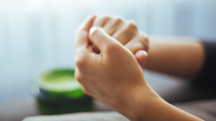 Врач Галлямова рассказала, что сухая и потрескавшаяся кожа рук нуждается в лечении